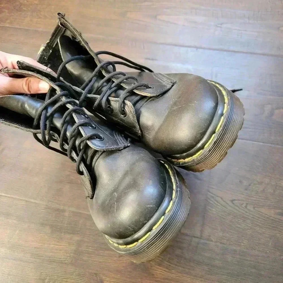 Vintage Dr Martens 8 Eye Boots Size 6 US 4 UK Made in England Black - Picture 2 of 10